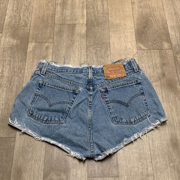 Womens Levi’s 560 Loose Frayed‎ Distressed Mini Jean Shorts - Picture 1 of 4